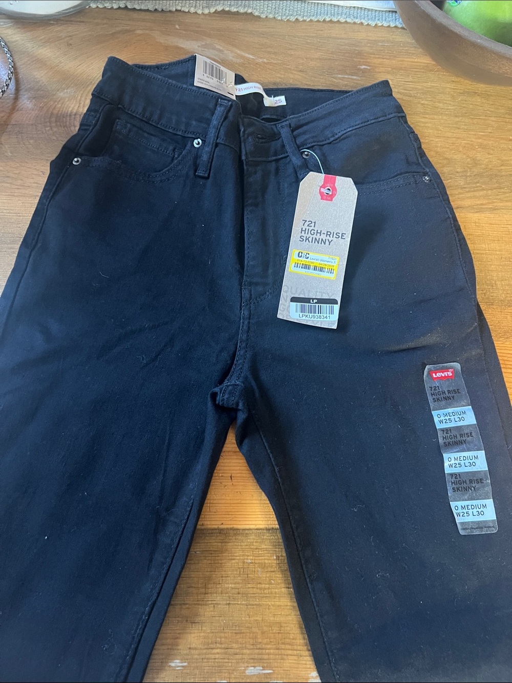 Levi's 721 High-Rise Skinny Jeans - Black 0 medium W25L30